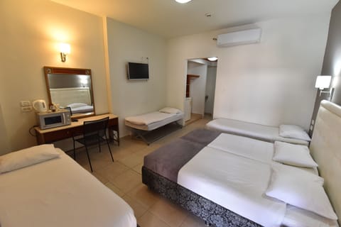 Family Room (Up to 5 Person) | In-room safe, desk, free WiFi