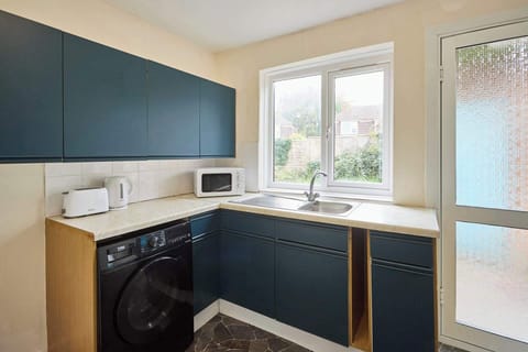 Oldbury Road, Worcester - Host & Stay