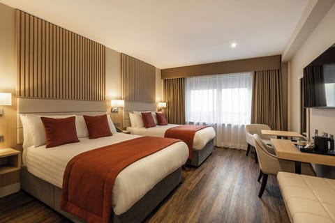Classic Double or Twin Room | In-room safe, desk, iron/ironing board, rollaway beds