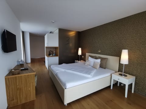 Superior Double Room, Corner | Premium bedding, in-room safe, desk, soundproofing