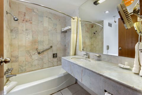 Standard Room, 1 King Bed, Non Smoking | Bathroom | Shower, free toiletries, hair dryer, towels