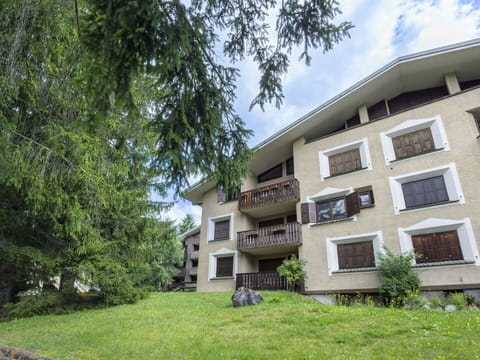 Building, Window, Residential Area, Home, House, Architecture, Apartment, Human Settlement, Estate, Cottage