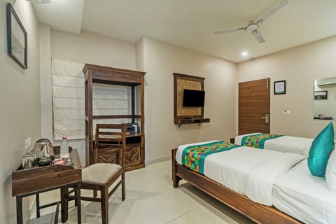 Deluxe Double Room | Iron/ironing board