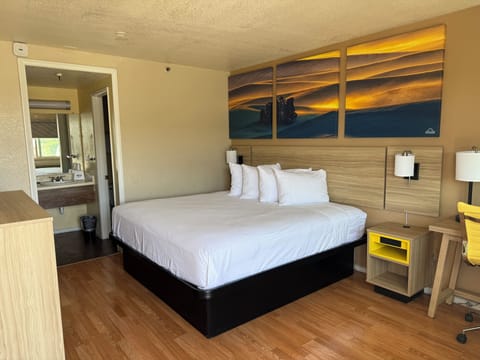 Desk, iron/ironing board, free WiFi, bed sheets