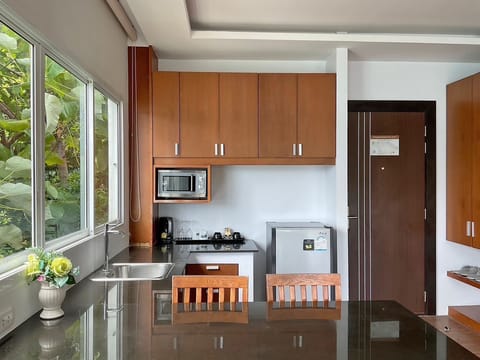 Luxury Twin Pool Sea View (3rd Floor) | Mini-refrigerator