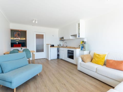 Furniture, Interior Design, Wood, Flooring, Floor, Apartment, Room, Ceiling, Wood Flooring, Living Room