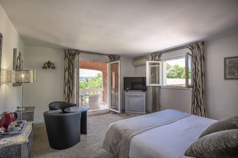Luxury Double or Twin Room | Pillowtop beds, minibar, in-room safe, individually furnished