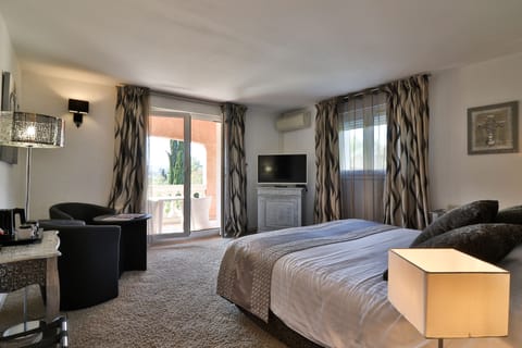 Luxury Double or Twin Room | Pillowtop beds, minibar, in-room safe, individually furnished