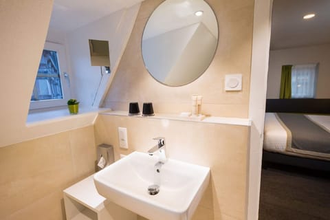 Superior Double Room | Bathroom | Shower, free toiletries, hair dryer, slippers