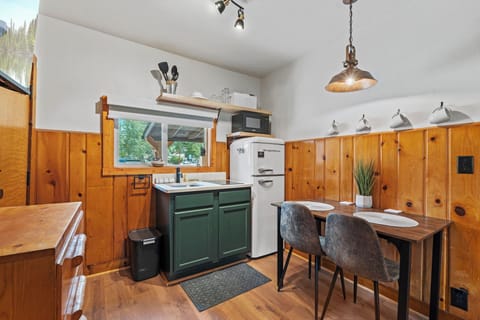Cabin | Private kitchen