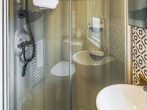 Bathroom | Lodge 58, Aviemore