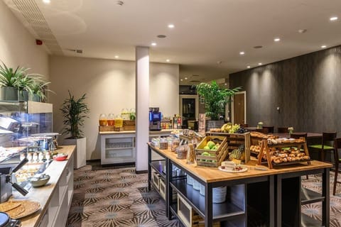 Daily breakfast buffet