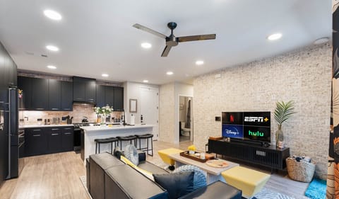 Stir sauce then hit play on Netflix for the ultimate vacation multitask.