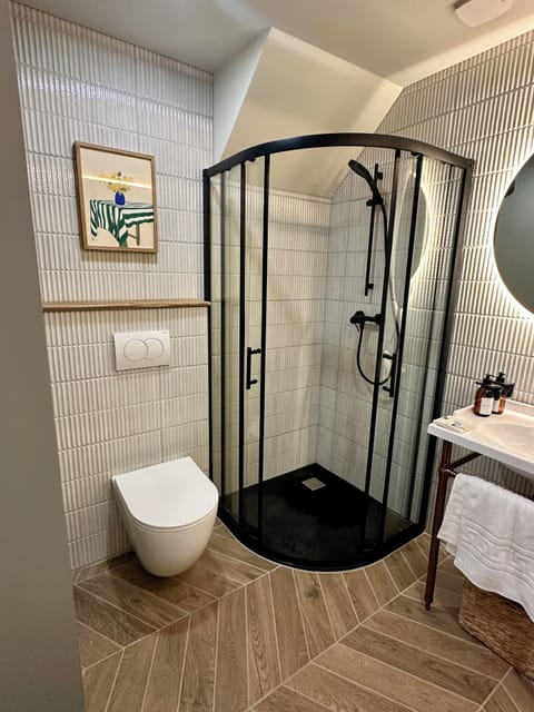 Deluxe Room, Garden View | Bathroom