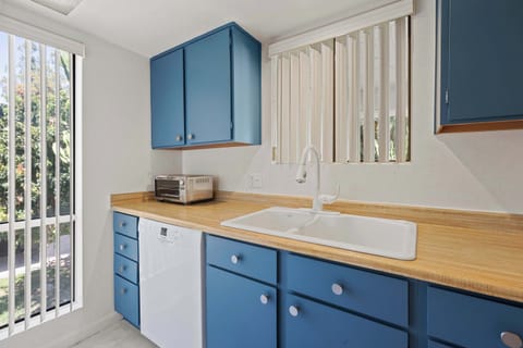 Condo, 1 King Bed with Sofa bed, Balcony, Pool View (Sunset Palmar) | Private kitchen | Fridge, microwave, oven, stovetop