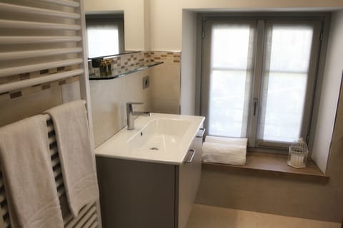 Standard Apartment, 1 Bedroom | Bathroom | Shower, free toiletries, hair dryer, bidet