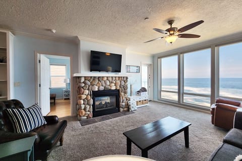 Spectacular ocean views and warm and cozy fireplace.