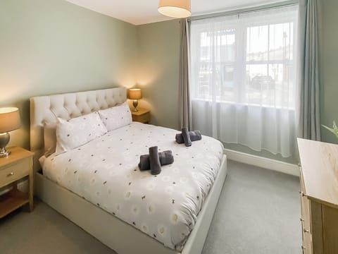 Double bedroom | Low Tide - Tide Apartments, Filey