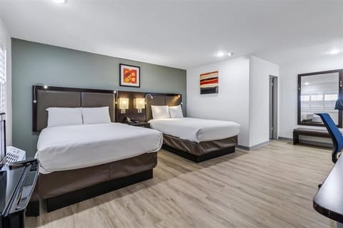 2 Queen Beds | Desk, laptop workspace, free WiFi, bed sheets