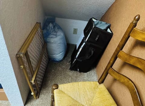 Traveling with little ones? A baby gate is available in the attic bedroom with twin beds, and we’ve also provided a Pack ’n Play for your convenience.