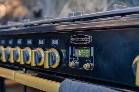 Kitchen (Oven/Cooker)