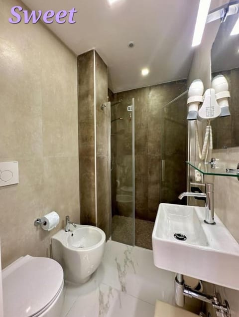 Double Room, Air conditioning, Courtyard View | Bathroom