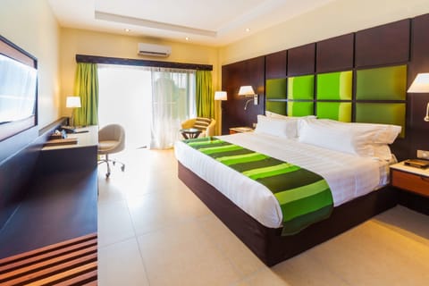 Junior Suite | 1 bedroom, premium bedding, minibar, in-room safe