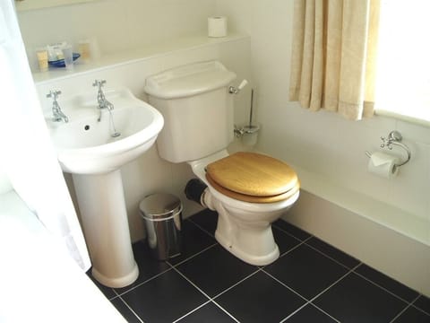 Standard Double or Twin Room | Bathroom | Free toiletries, hair dryer, slippers, towels
