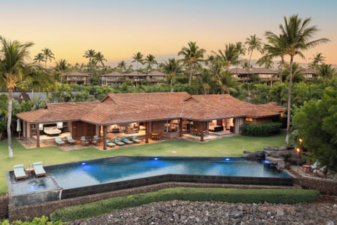 Expansive estate on one of Ke Alaula’s largest lots with private infinity pool.