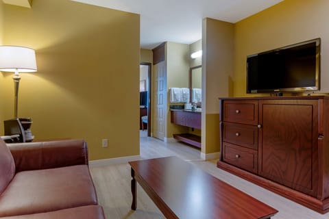 Suite, 1 Queen Bed, Non Smoking, Refrigerator & Microwave (Living Room;with Sofabed) | Down comforters, in-room safe, individually decorated