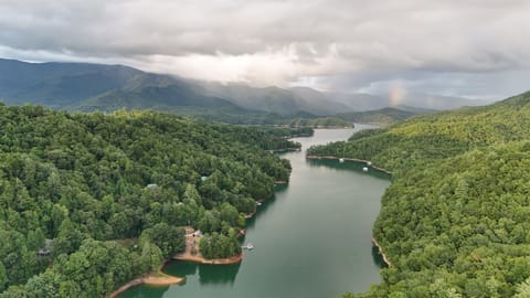 Stunning Views: Bask in breathtaking mountain and lake views that inspire adventure!