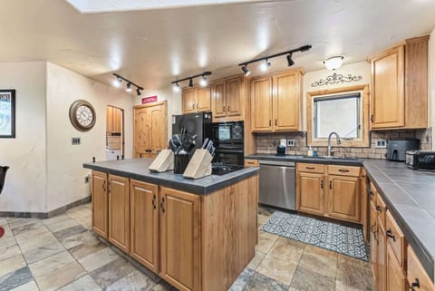 Kitchen: Drip coffee maker, Keurig, Crockpot, air fryer, blender, waffle maker, cooking utensils, tableware