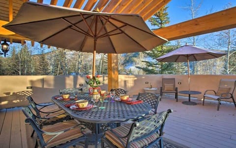 Private deck: Outdoor dining set, BBQ grill