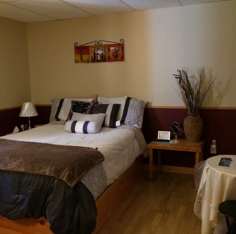 Standard Room, 1 Double Bed | 1 bedroom, premium bedding, soundproofing, rollaway beds