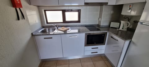 Superior Studio | Private kitchen | Fridge, microwave, stovetop, toaster