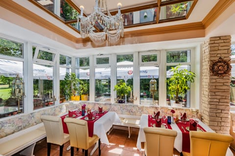 Breakfast, lunch and dinner served