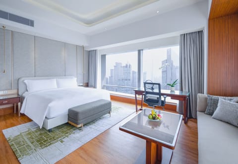 Grand Room, 1 King Bed, Non Smoking | Premium bedding, minibar, in-room safe, desk