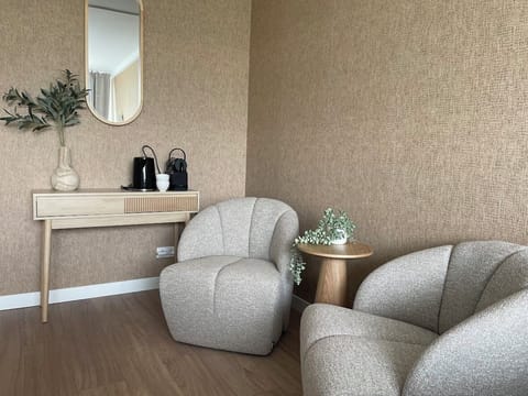 Stilvolles Sofa bei Bed en Koffie Tilburg · Entspannen Sie bequem nahe Tilburg Zentrum, Beekse Bergen und Efteling.