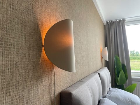 Cozy king-size or 2 single beds at Bed en Koffie Tilburg · Perfect for a relaxing stay near Tilburg Centrum, Beekse Bergen, and Efteling.