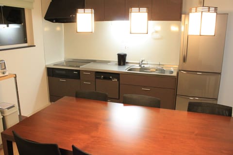 Deluxe Apartment, 2 Bedrooms | In-room dining