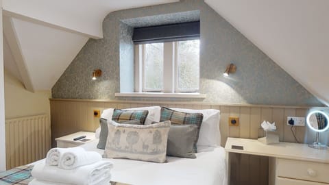 Double Room, 1 Double Bed | Hypo-allergenic bedding, desk, blackout drapes, free WiFi