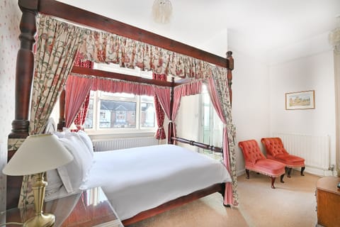 Double Room, Ensuite (Four Poster) | Free WiFi