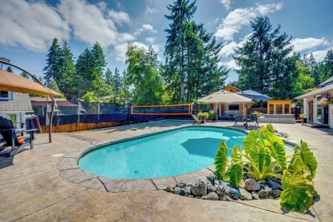 University Place Vacation Rental | 5BR | 3BA | 3,300 Sq Ft | 1 Step Required