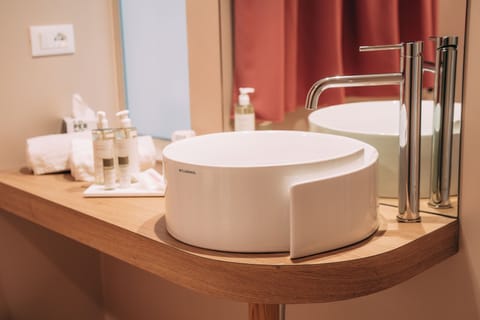 Superior Double Room, City View | Bathroom | Shower, free toiletries, hair dryer, slippers