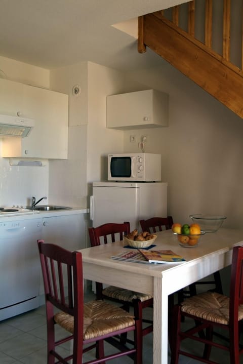 Triple Room  | Private kitchen | Fridge, microwave, stovetop, dishwasher