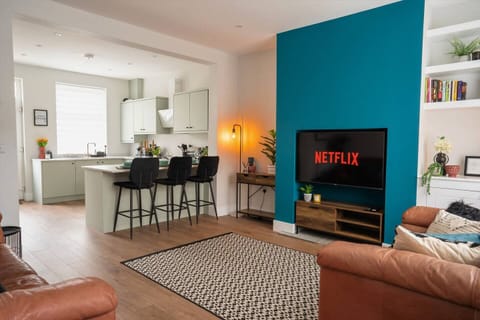 A full refurb of Sawley Cottage has created a very light, bright, spacious open plan living, kitchen and dining area!