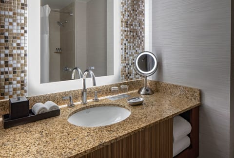 Combined shower/tub, designer toiletries, hair dryer, towels