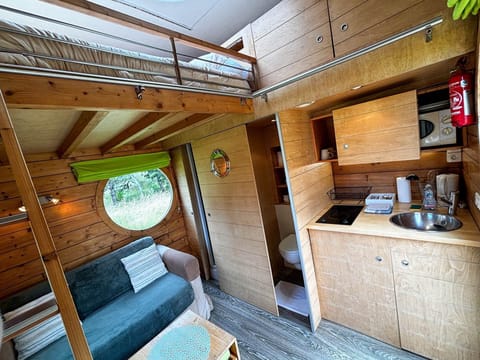 Carre d etoiles_Interieur - Salon - Cuisine - Toilettes