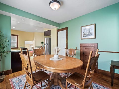 Bright dining room with natural light & cozy seating for family meals 🍽️🌿✨