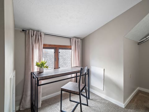 Cozy nook with desk & natural light—perfect for reading or light work 🌿💻☀️